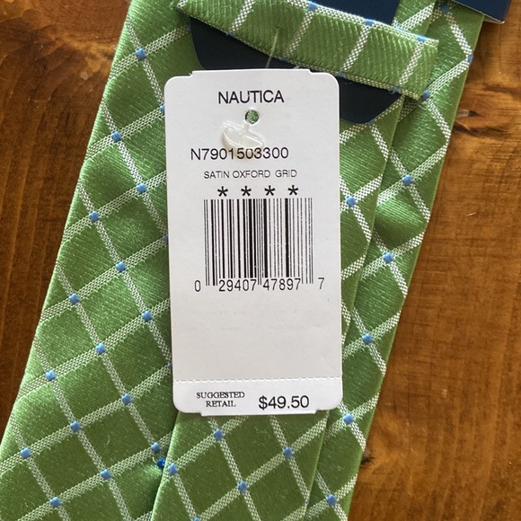 Nautica tie, new with tags! Green, white and blue with a sheen to the fabric! - Picture 4 of 4